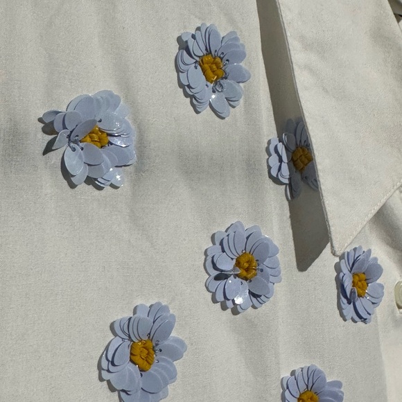 Anthropologie Dhruv Kapoor shirt with embroidered sequin daisies - Picture 4 of 11